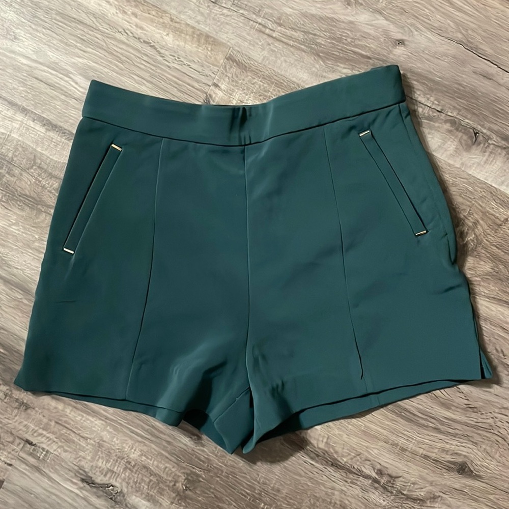 H&M green high waisted shorts
